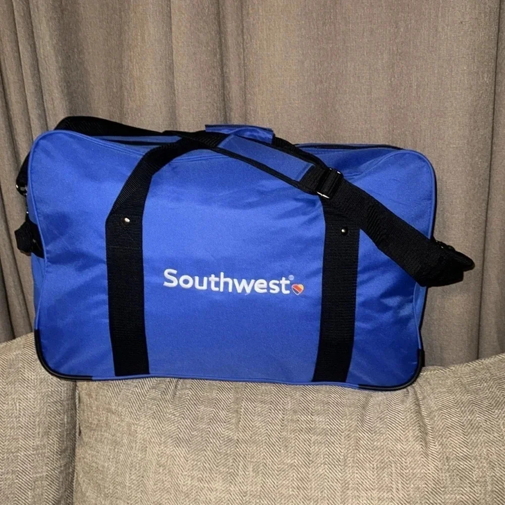 NWOT SOUTHWEST AIRLINES Royal Blue Carry On Duffel Shoulder Lrg Travel Bag - Picture 5 of 6